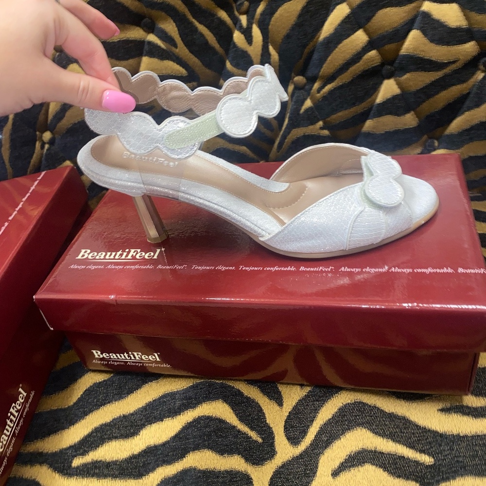 WOMENS BEAUTIFEEL HEELS/ WORN ONCE STILL IN BOX/ SIZE 41/LIGHT SLIVER SUEDE